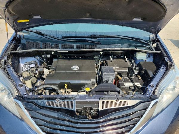 2014 TOYOTA SIENNA