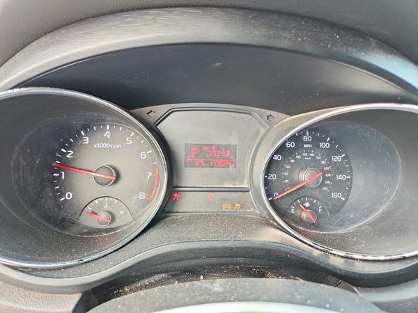 2016 KIA SEDONA LX - Middle-low