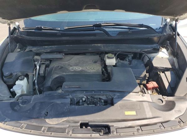 2014 INFINITI QX60 — Engine bay