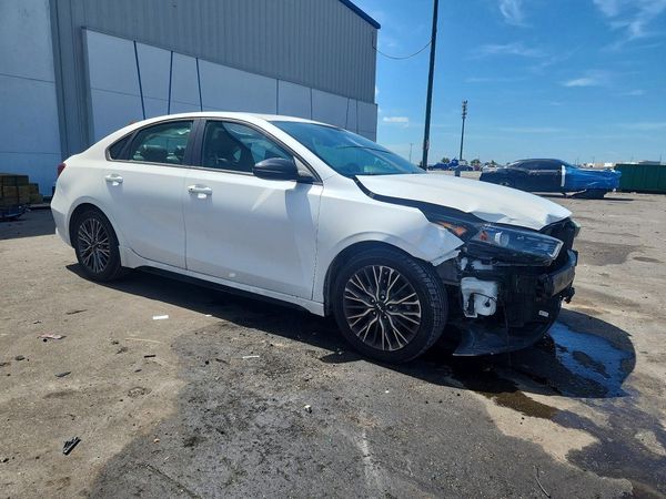 2022 KIA FORTE GT Line