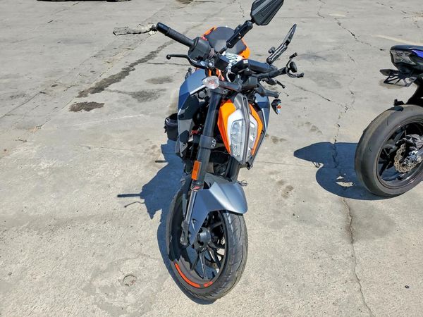 2023 KTM 390