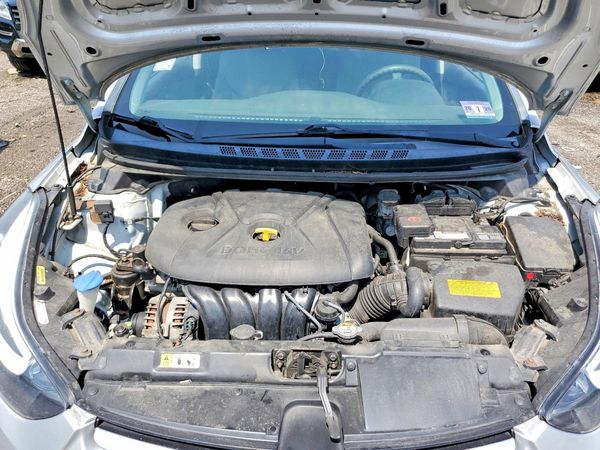 2014 HYUNDAI ELANTRA GLS (Middle)