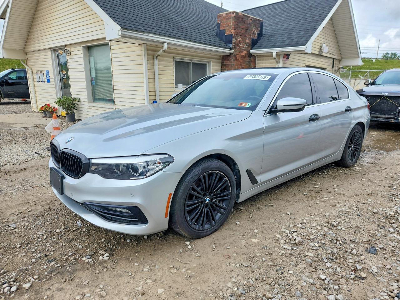 2018 BMW 5 SERIES xDrive — Front 3/4