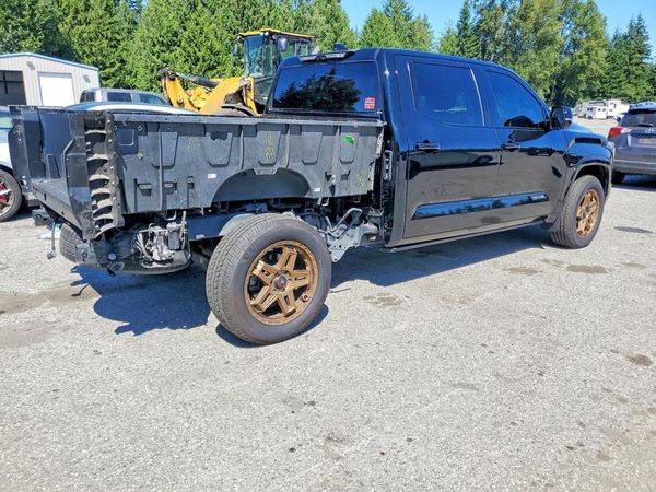 2022 TOYOTA TUNDRA Platinum