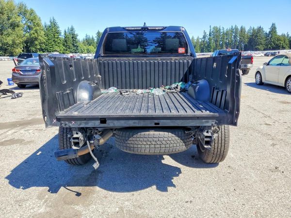 2022 TOYOTA TUNDRA Platinum