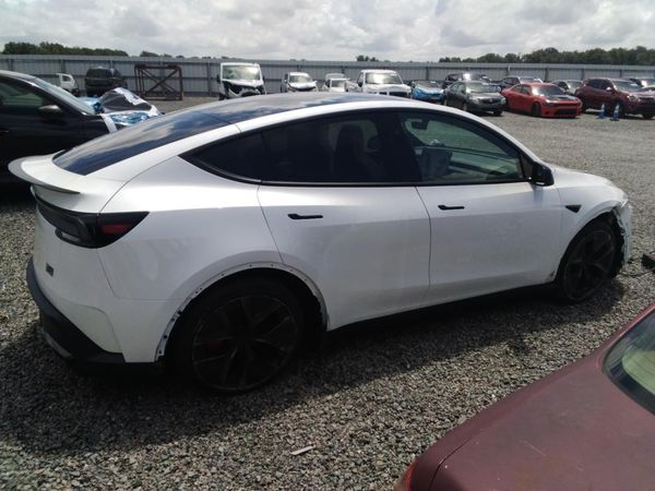 2026 TESLA MODEL Y