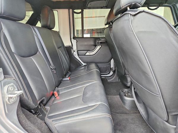 2017 JEEP WRANGLER UNLIMITED SAHARA 4X4