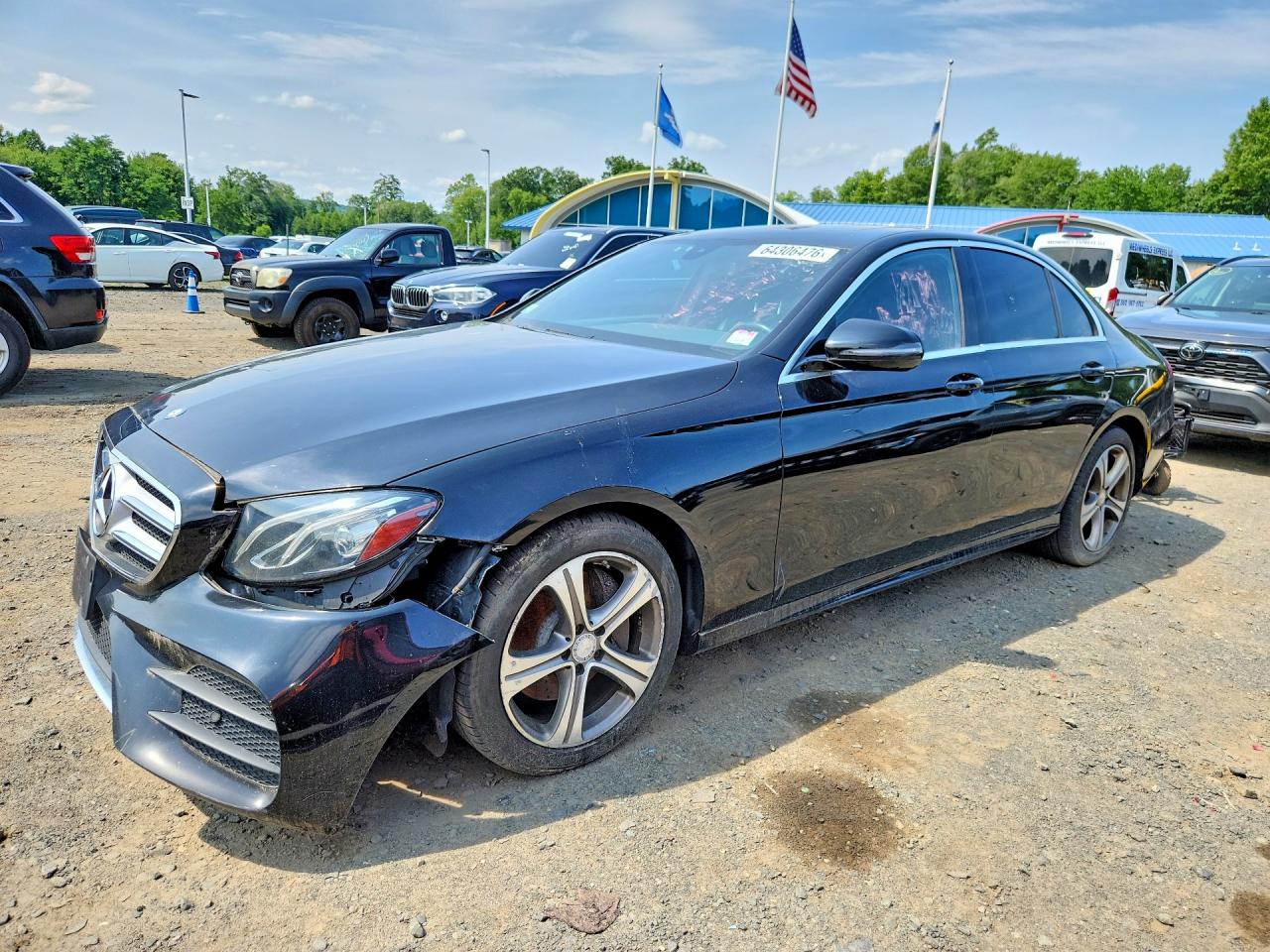 2017 MERCEDES-BENZ E-CLASS E300-4M — Front 3/4