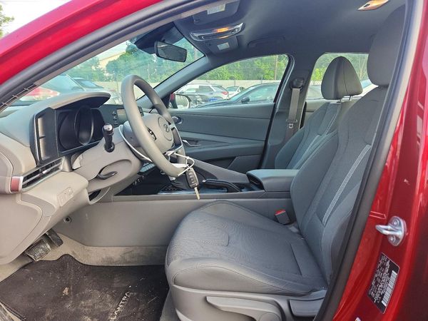 2023 HYUNDAI ELANTRA SE