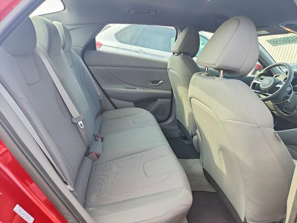 2023 HYUNDAI ELANTRA SE