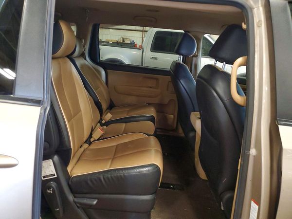 2016 KIA SEDONA LX - Middle-low