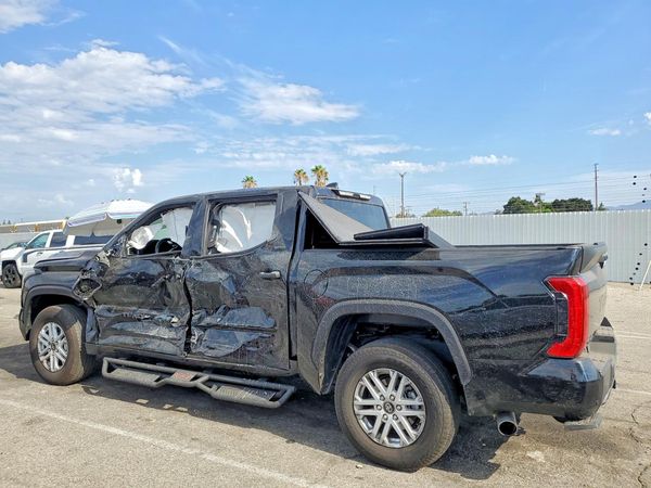 2022 TOYOTA TUNDRA SR5