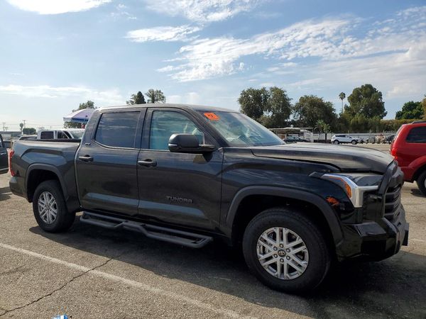 2022 TOYOTA TUNDRA SR5