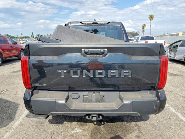 2022 TOYOTA TUNDRA SR5