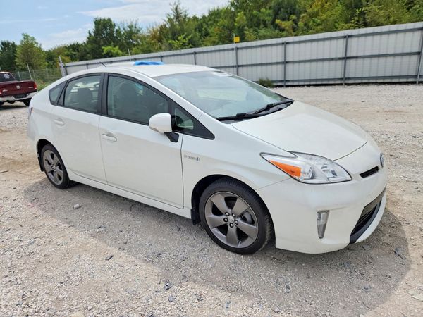 2015 TOYOTA PRIUS