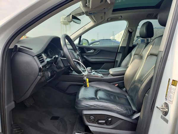 2017 AUDI Q7 quattro Premium Plus