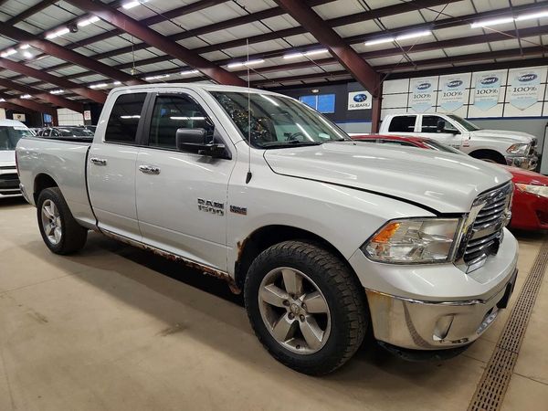 2016 RAM 1500 SLT