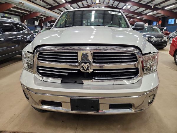 2016 RAM 1500 SLT