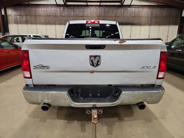 2016 RAM 1500 SLT