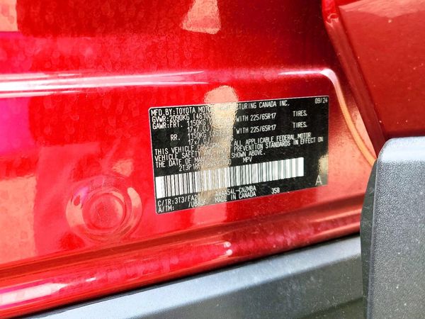 2024 TOYOTA RAV4 XLE