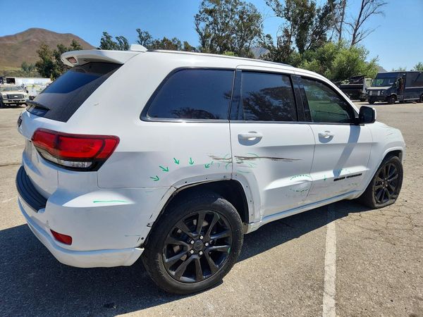 2017 JEEP GRAND CHEROKEE LAREDO 4X2