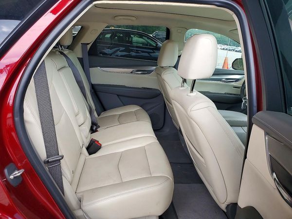 2017 CADILLAC XT5 Luxury
