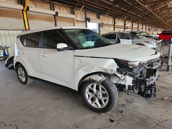 2023 KIA SOUL LX, S