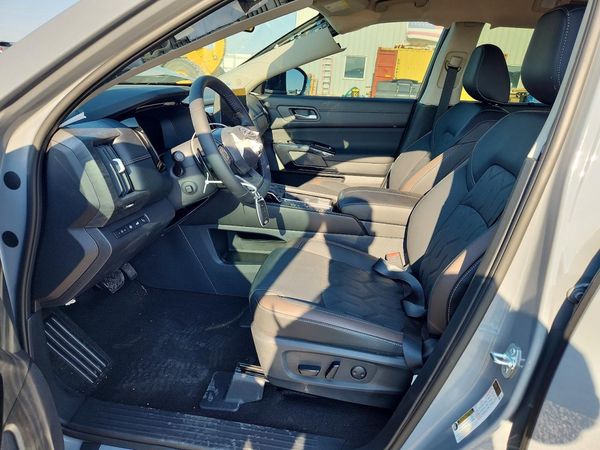 2026 NISSAN PATHFINDER Platinum — DENT