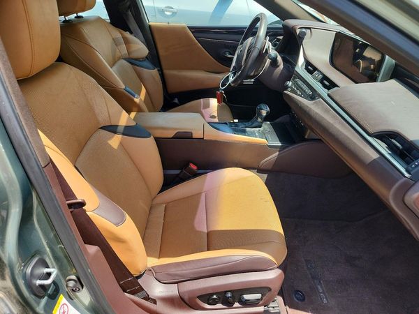 2019 LEXUS ES 350