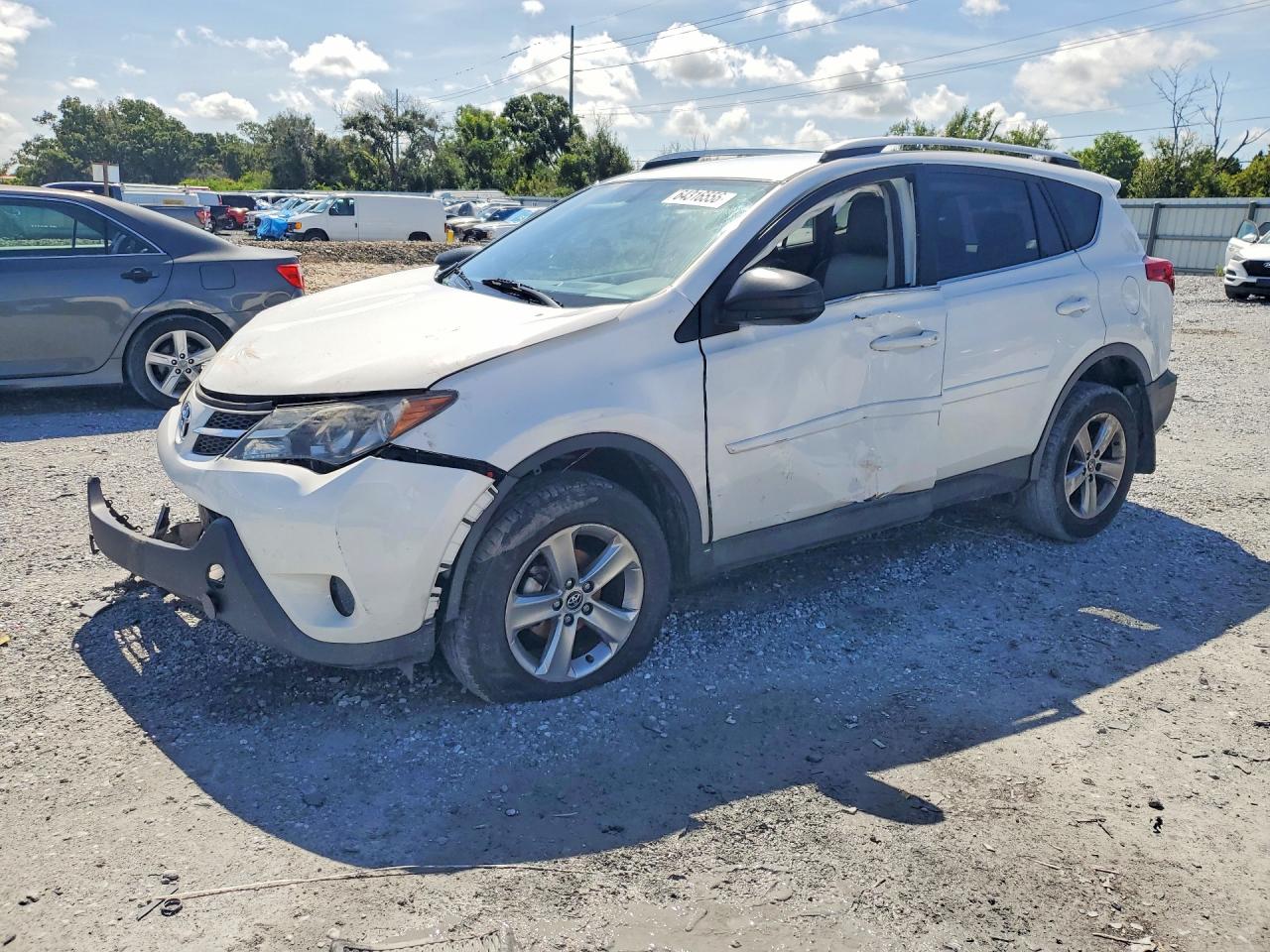2015 TOYOTA RAV4 LE (X Grade) — Front 3/4