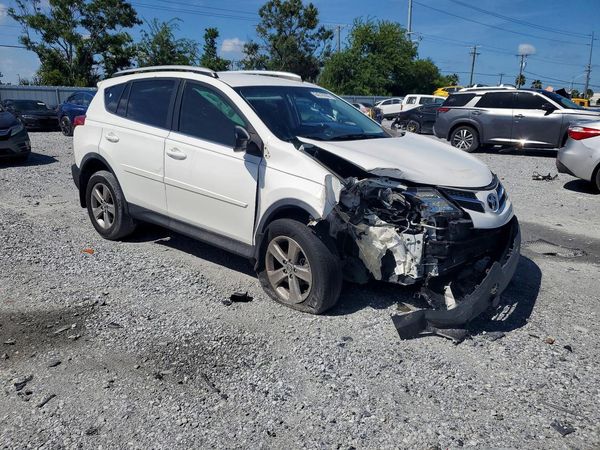 2015 TOYOTA RAV4 LE (X Grade) — Passenger 3/4