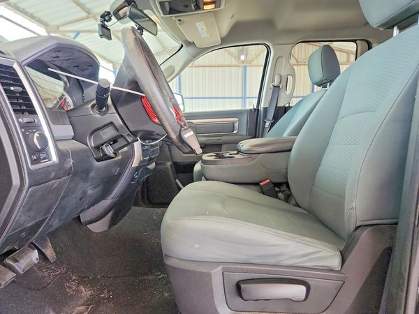 2017 RAM 1500 SLT QUAD CAB 4X2