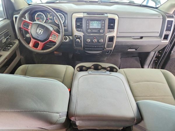 2017 RAM 1500 SLT QUAD CAB 4X2