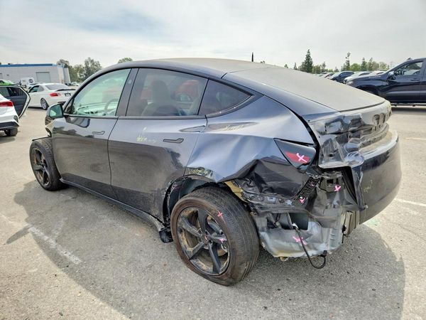 2026 TESLA MODEL Y