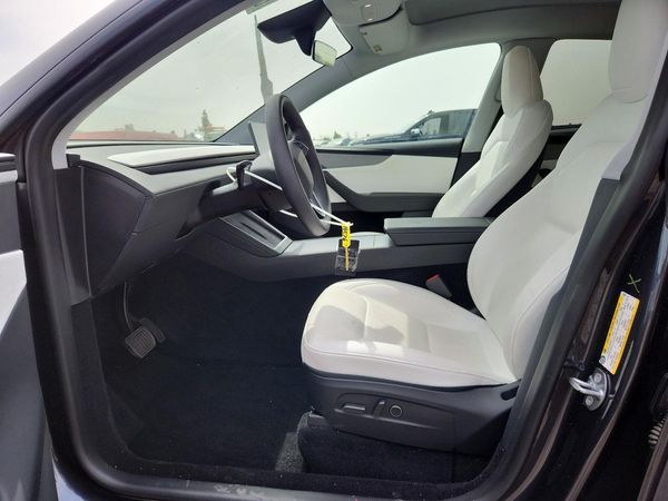 2026 TESLA MODEL Y