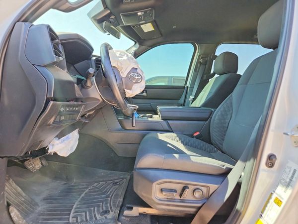 2025 TOYOTA TUNDRA SR5