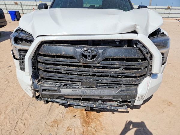 2025 TOYOTA TUNDRA SR5