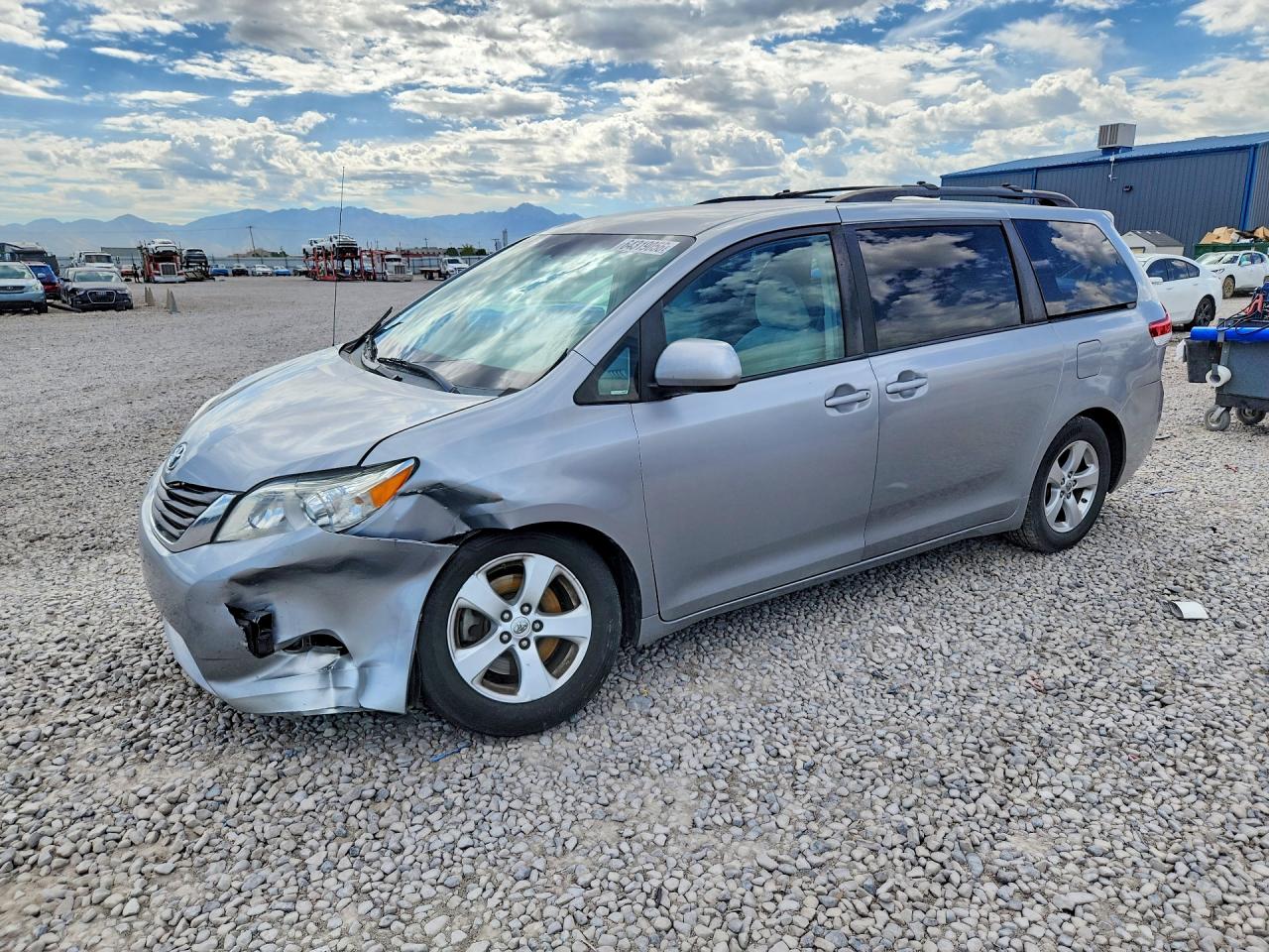 2014 TOYOTA SIENNA