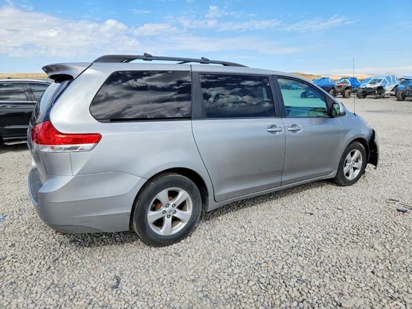 2014 TOYOTA SIENNA