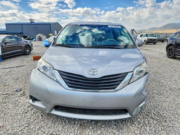 2014 TOYOTA SIENNA