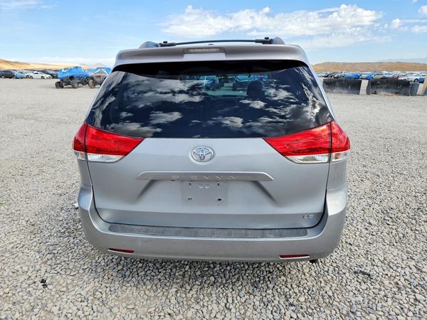 2014 TOYOTA SIENNA