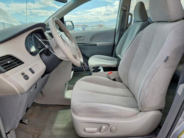 2014 TOYOTA SIENNA