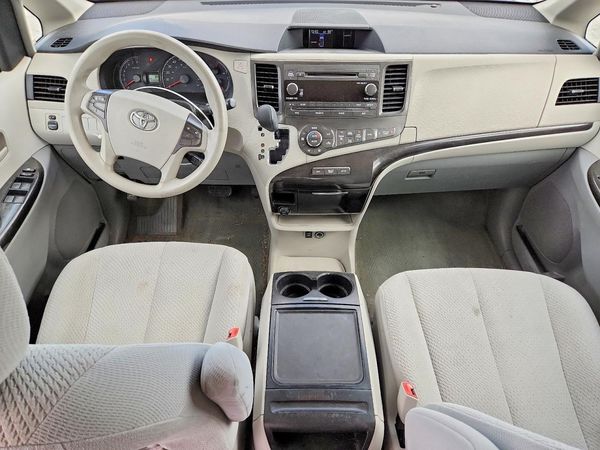 2014 TOYOTA SIENNA