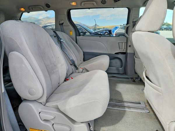 2014 TOYOTA SIENNA
