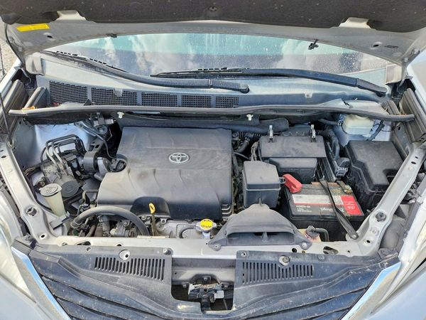 2014 TOYOTA SIENNA