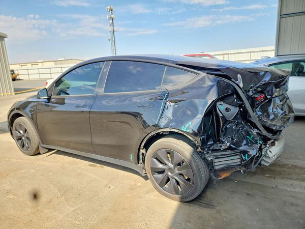 2025 TESLA MODEL Y