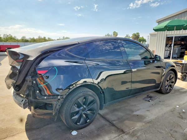 2025 TESLA MODEL Y
