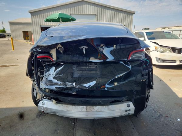 2025 TESLA MODEL Y