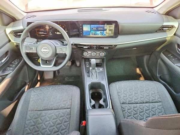 2025 NISSAN KICKS SV