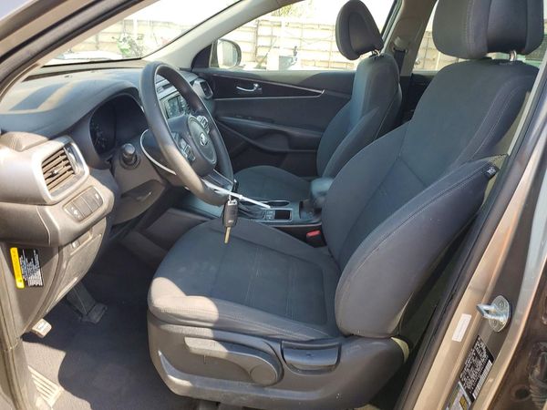 2016 KIA SORENTO L / LX